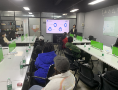 理工中环的师生来参观“前端私教线下训练营”